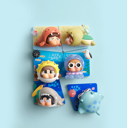 POPMART CRYBABY Cry Sea ซีรีส์สติกเกอร์ติดตู้เย็น กล่องสุ่มของใช้ในบ้าน
